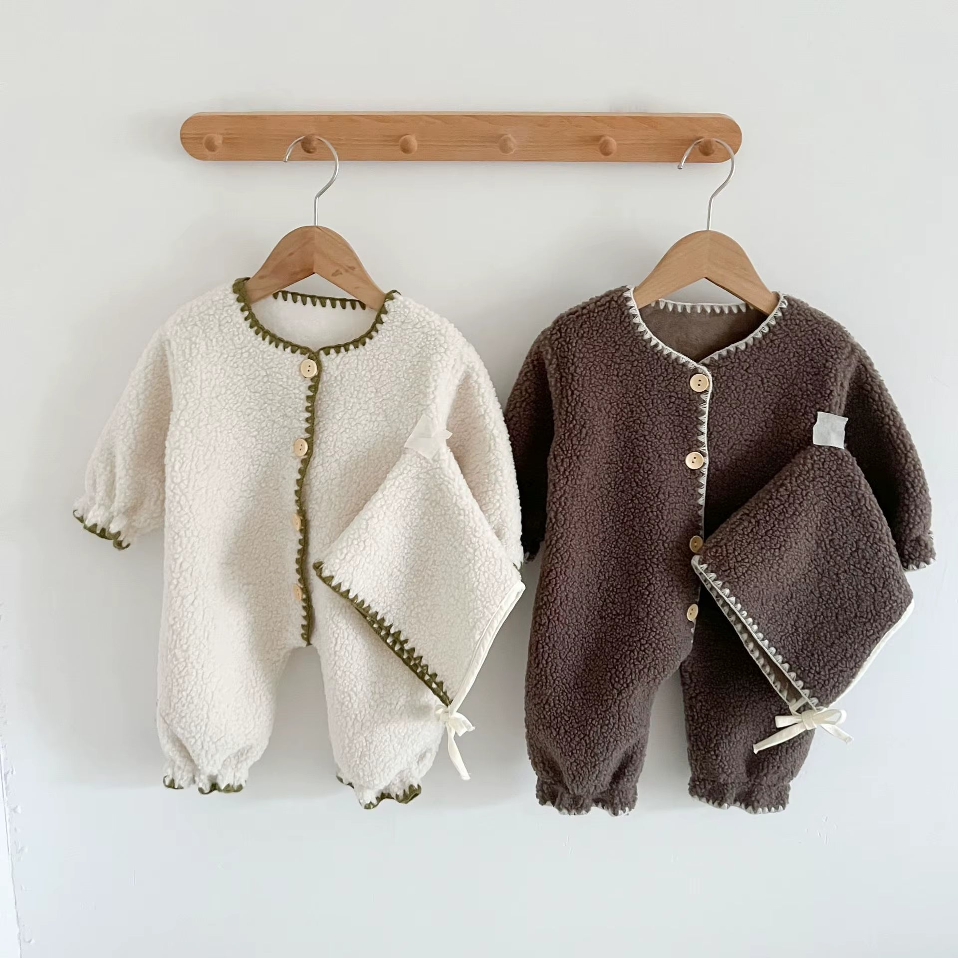 2025 Winter New in Infant Kids Thicken Plush Warm Outfits ,Toddler Baby Overlock Jumpsuits Newborn Romper Gift Hat 0-3Y